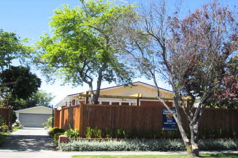Photo of property in 14 Oakfield Street, Burnside, Christchurch, 8053