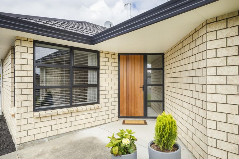 Photo of property in 8 Medallion Court, Kelvin Grove, Palmerston North, 4414