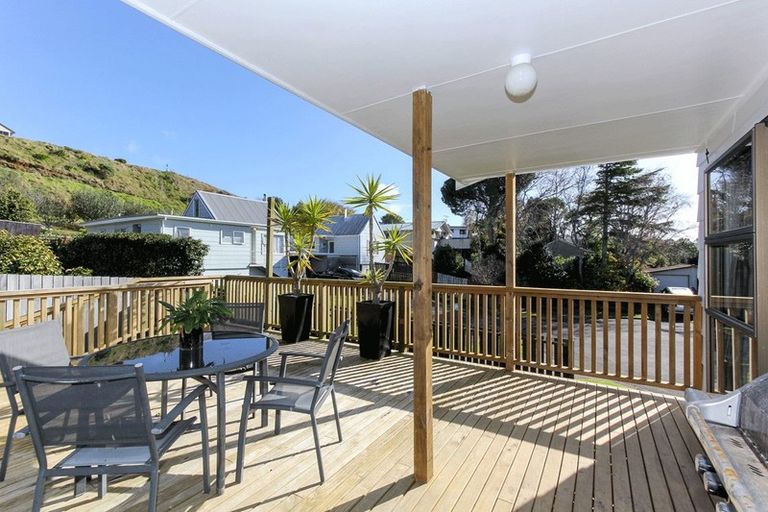 Photo of property in 9 Elgin Grove, Merrilands, New Plymouth, 4312