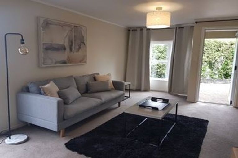 Photo of property in 3 Lintaine Place, Glen Innes, Auckland, 1072