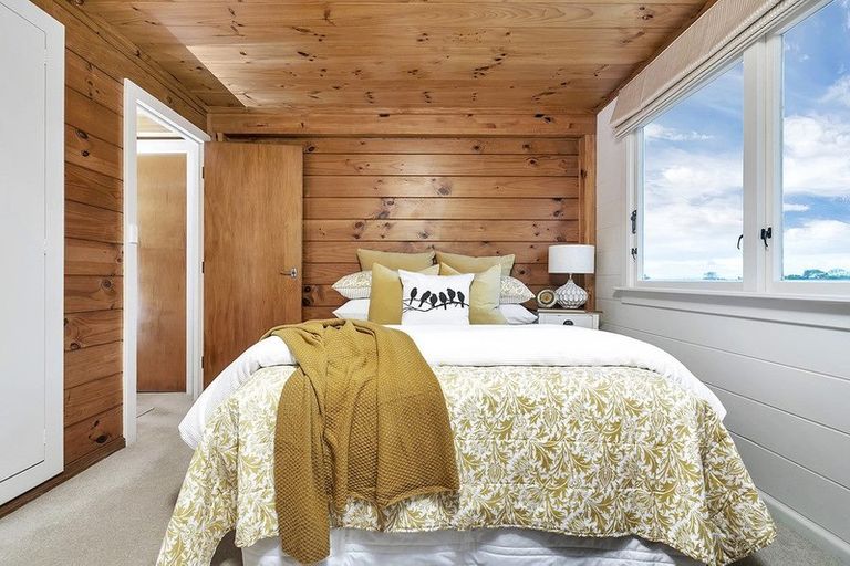 Photo of property in 1/217 Eskdale Road, Birkenhead, Auckland, 0626