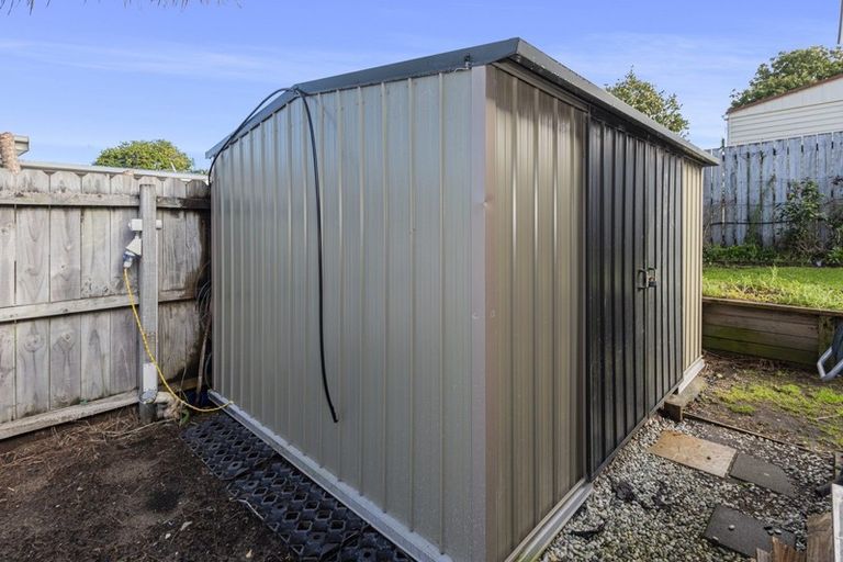 Photo of property in 16 Resolution Place, One Tree Point, 0118