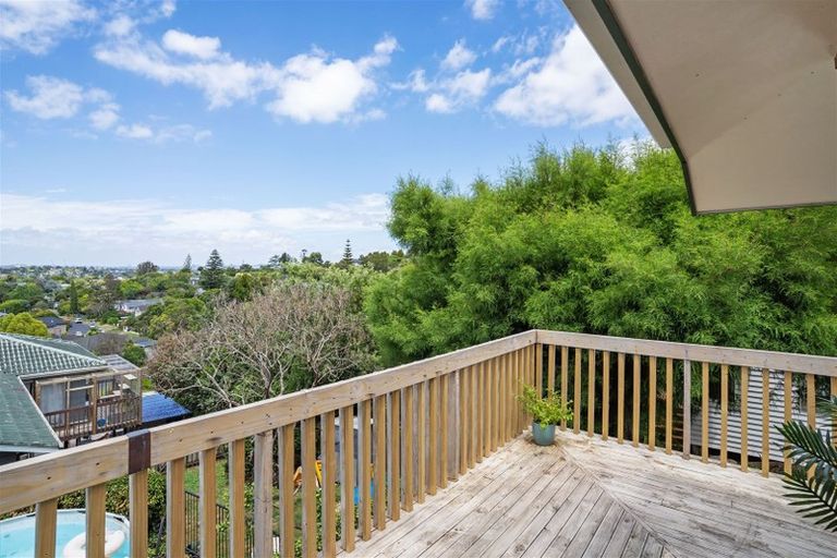 Photo of property in 2/16 Laurina Road, Sunnynook, Auckland, 0620