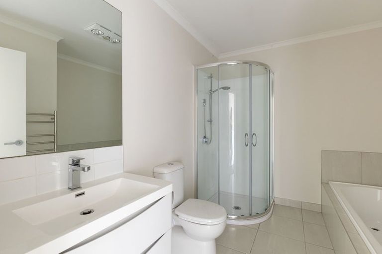 Photo of property in 9 Manawaroa Close, Grandview Heights, Hamilton, 3200