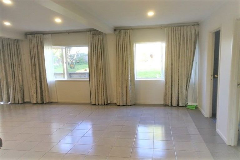 Photo of property in 2/31 Mountbatten Avenue, Hillcrest, Auckland, 0627