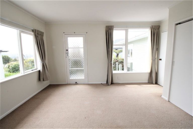 Photo of property in 519a East Coast Road, Murrays Bay, Auckland, 0630