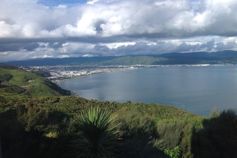 Photo of property in 71 Tamworth Crescent, Newlands, Wellington, 6037