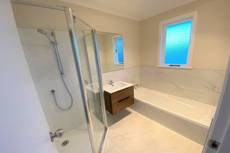 Photo of property in 37 Harrington Road, Henderson, Auckland, 0610