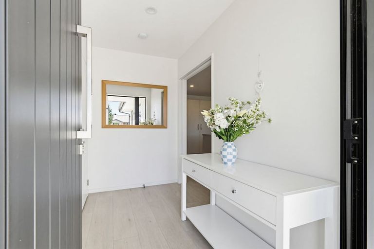 Photo of property in 10 Shillingford Boulevard, Rolleston, 7615