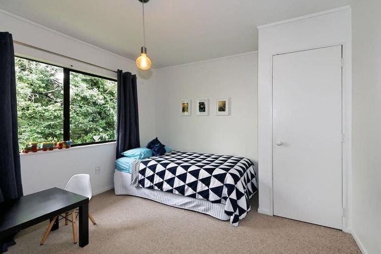 Photo of property in 2a Hughes Terrace, Te Atatu Peninsula, Auckland, 0610
