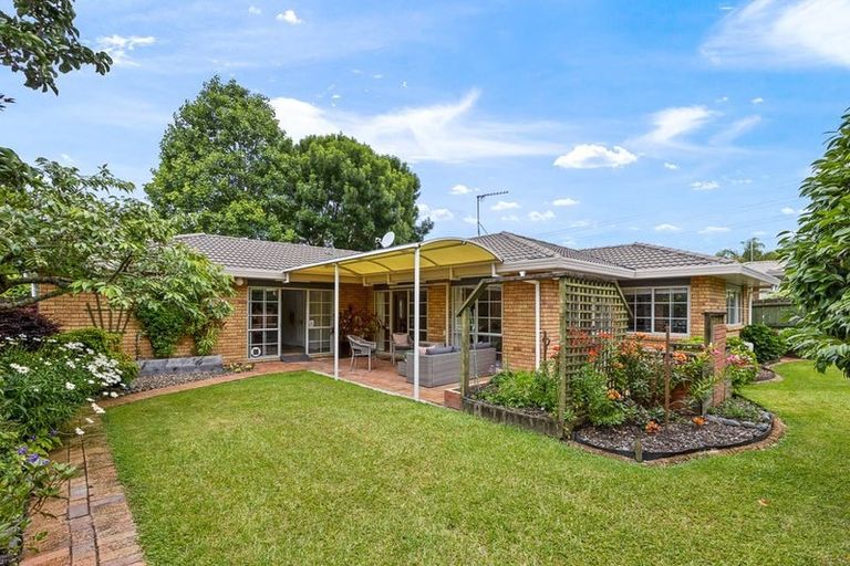 Photo of property in 16 Vanderbilt Parade, Albany, Auckland, 0632