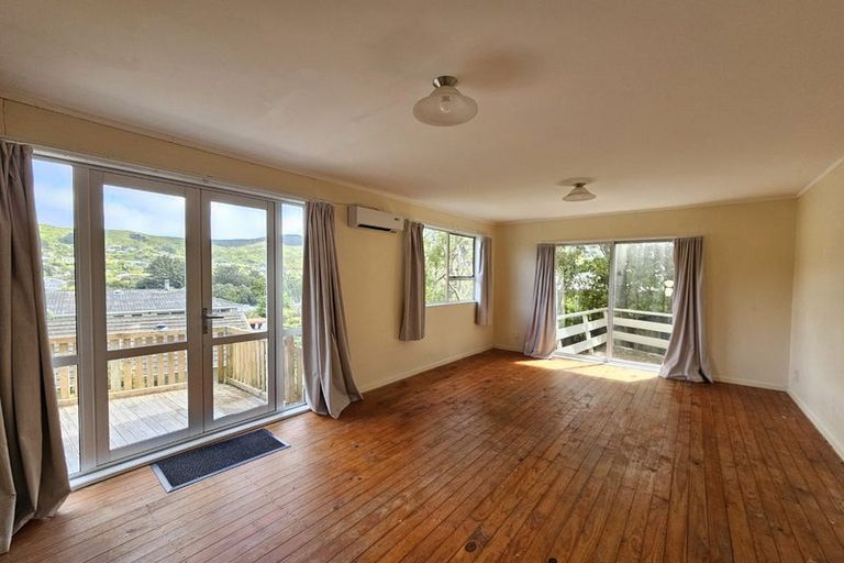 Photo of property in 84 Taylor Terrace, Tawa, Wellington, 5028