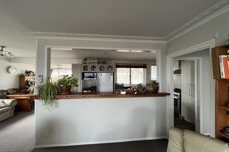 Photo of property in 1 Gaede Terrace, Sunnyvale, Auckland, 0612