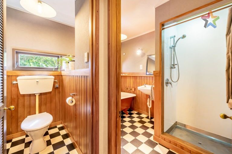 Photo of property in 22 Maungaraki Road, Korokoro, Lower Hutt, 5012