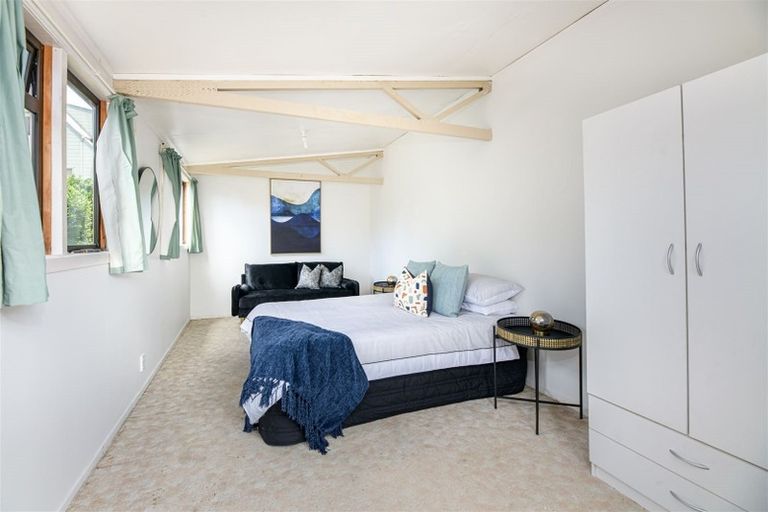 Photo of property in 23 Finlow Drive, Te Atatu South, Auckland, 0610