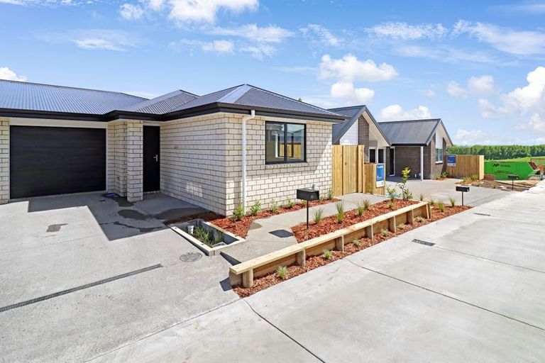 Photo of property in 43 Waruhia Crescent, Rototuna North, 3281