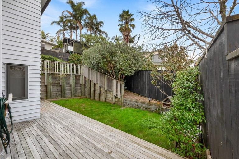 Photo of property in 26a Bernleigh Terrace, West Harbour, Auckland, 0618