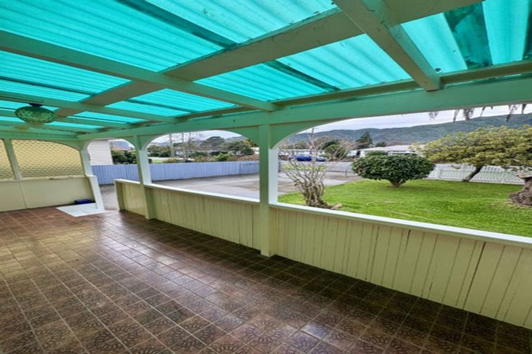Photo of property in 33 Wellington Road, Wainuiomata, Lower Hutt, 5014