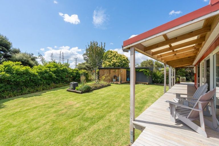 Photo of property in 236 Kiwitahi Road, Helensville, 0875