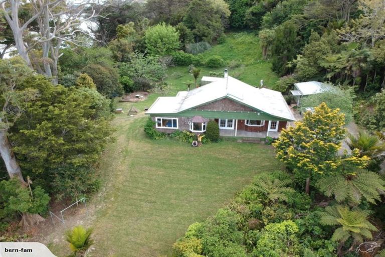 Photo of property in 219 Wade River Road, Wade Heads, Whangaparaoa, 0932