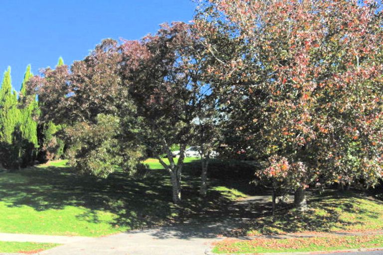 Photo of property in 12 Charles Dickens Drive, Mellons Bay, Auckland, 2014