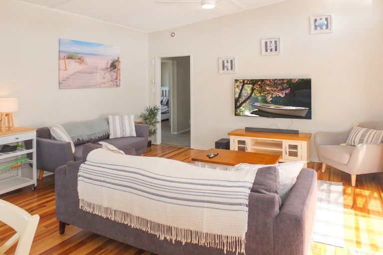 Photo of property in 1 Andresen Street, Foxton Beach, Foxton, 4815