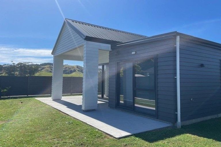 Photo of property in 12 Mataikokako Loop, Kawakawa Bay, 2585