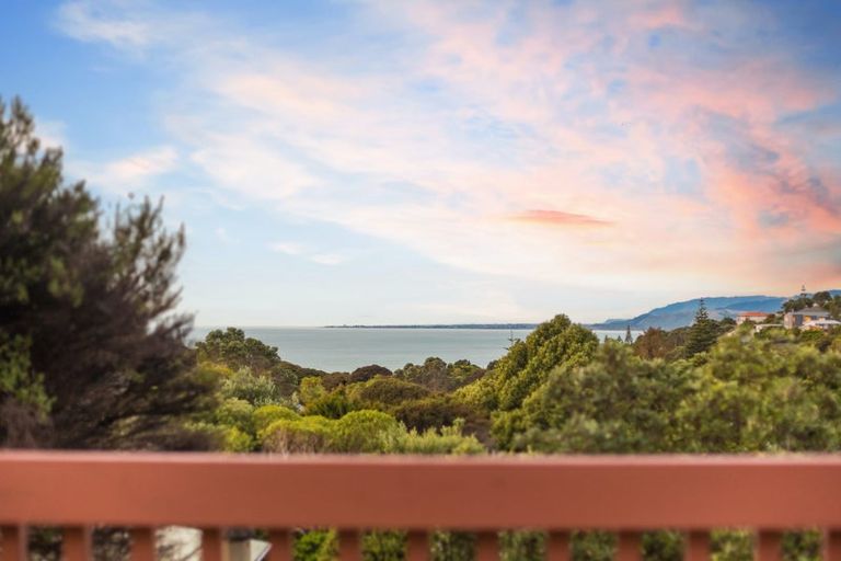 Photo of property in 4 Te Kura Road, Pukerua Bay, 5026