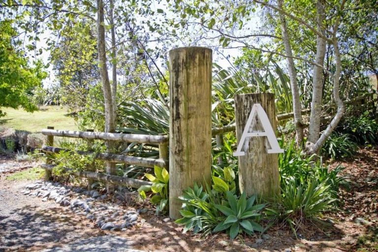 Photo of property in 210a Monowai Road, Wainui, Silverdale, 0994