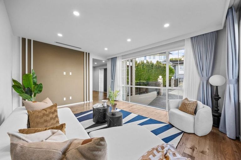 Photo of property in 4b Hilton Close, Fairview Heights, Auckland, 0632