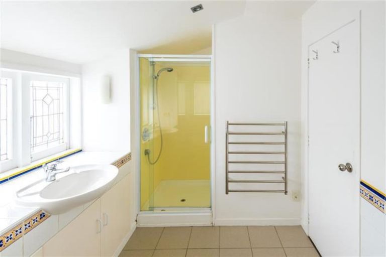 Photo of property in 9 Clarence Road, Northcote Point, Auckland, 0627