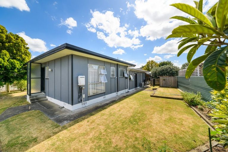 Photo of property in 6 Pukatea Place, Milson, Palmerston North, 4414