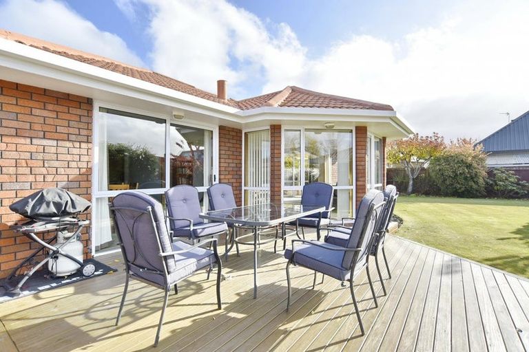 Photo of property in 31 Creese Place, Redwood, Christchurch, 8051