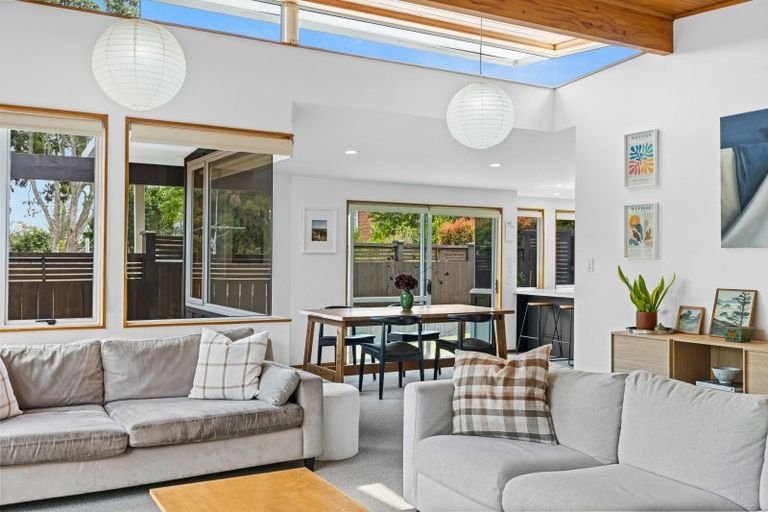 Photo of property in 190a Hutchinson Avenue, New Lynn, Auckland, 0600