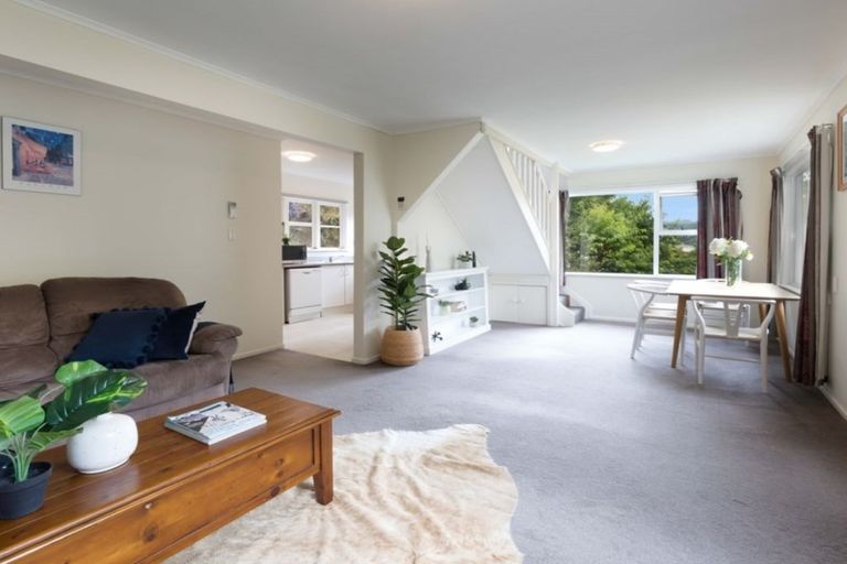Photo of property in 34 Lyndhurst Road, Tawa, Wellington, 5028