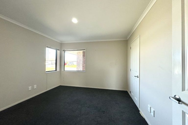 Photo of property in 9 Percy Kinsman Crescent, Riverstone Terraces, Upper Hutt, 5018