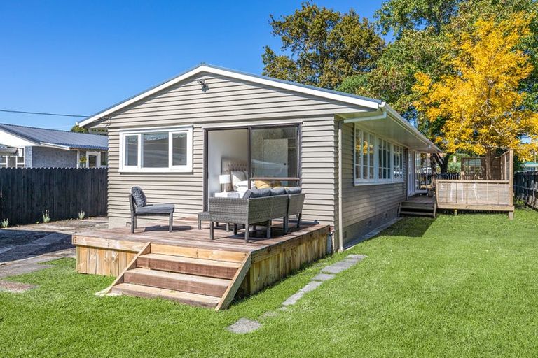 Photo of property in 33 Muir Avenue, Mangere Bridge, Auckland, 2022