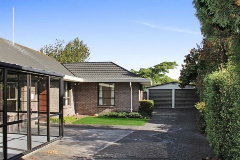 Photo of property in 48 Bellingham Place, Avonhead, Christchurch, 8042