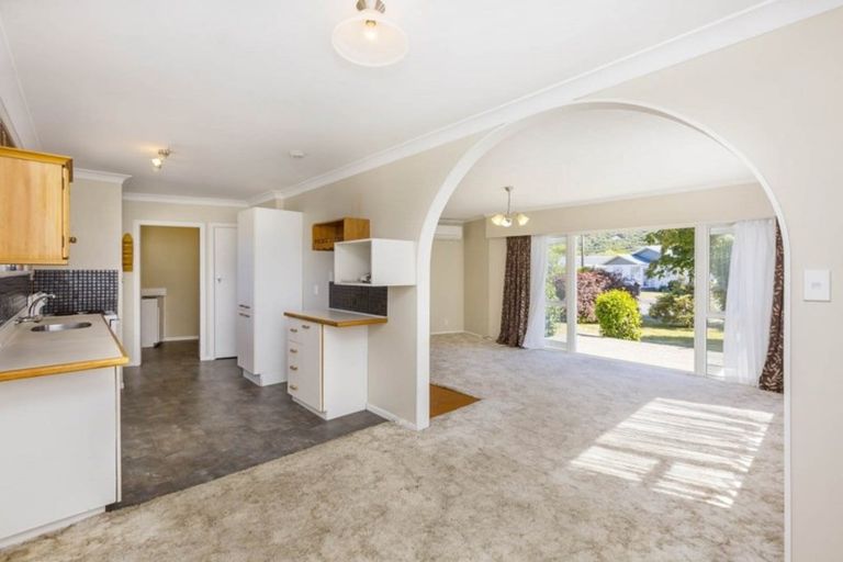 Photo of property in 16 Kentucky Street, Totara Park, Upper Hutt, 5018
