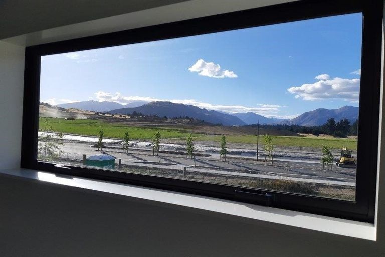 Photo of property in 6 Matakanui Lane, Wanaka, 9305