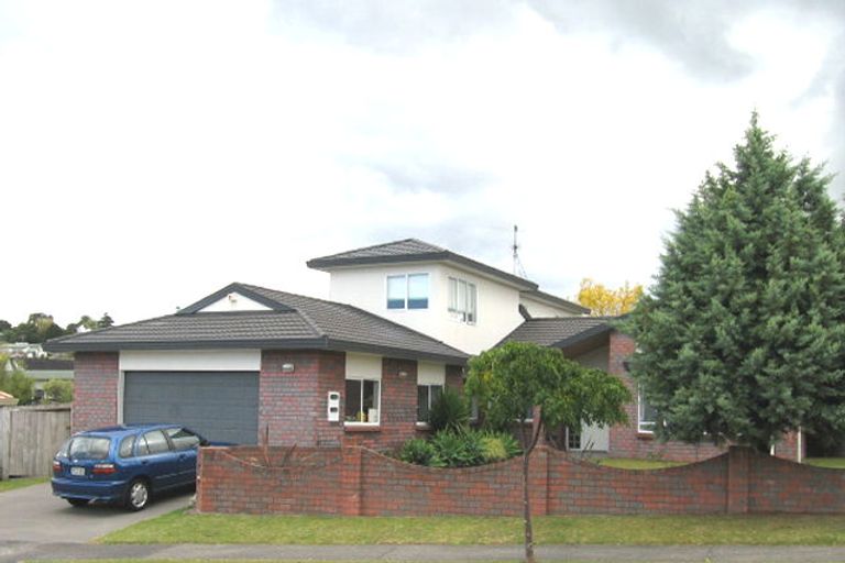 Photo of property in 2 Rosetti Rise, West Harbour, Auckland, 0618