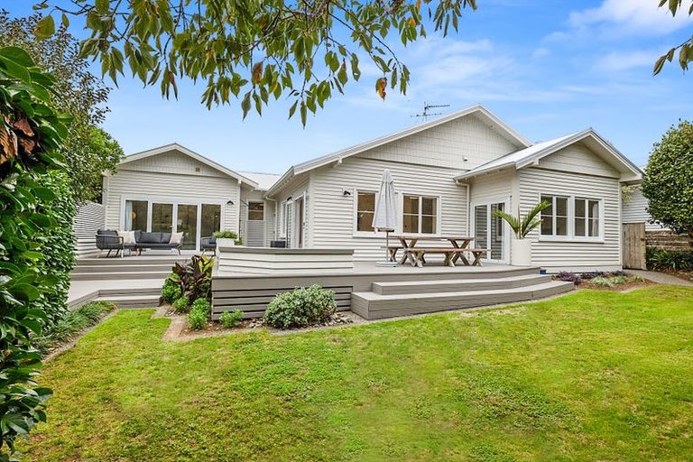 Photo of property in 66 Paynters Avenue, Strandon, New Plymouth, 4312
