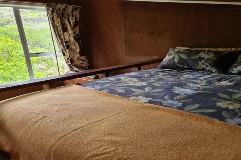 Photo of property in 10-12 Glenesk Road, Piha, New Lynn, 0772