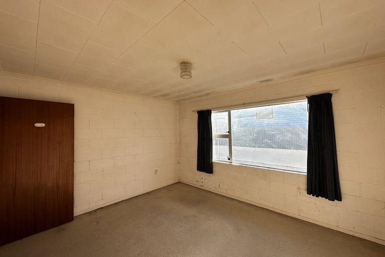 Photo of property in 82 Pioneer Road, Moturoa, New Plymouth, 4310