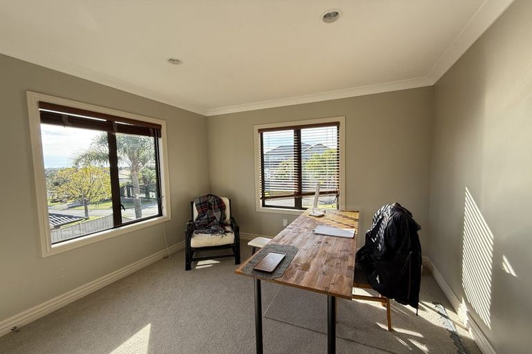 Photo of property in 11 Dunvegan Rise, East Tamaki Heights, Auckland, 2016