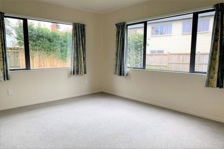 Photo of property in 13b Crystal Avenue, Glendene, Auckland, 0602