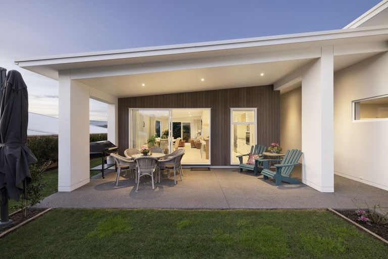 Photo of property in 86 Whakaturou Crescent, Pyes Pa, Tauranga, 3112