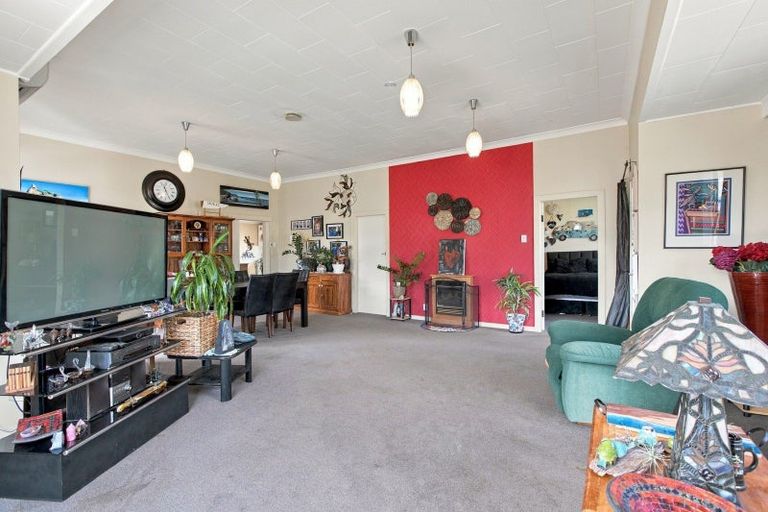 Photo of property in 30 Memorial Place, Waitara, 4320
