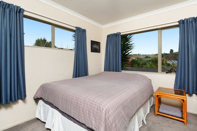 Photo of property in 2 Lysaght Place, Welcome Bay, Tauranga, 3112