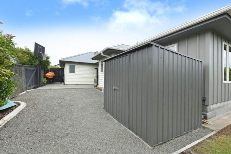 Photo of property in 9 James Nairn Grove, Riverstone Terraces, Upper Hutt, 5018
